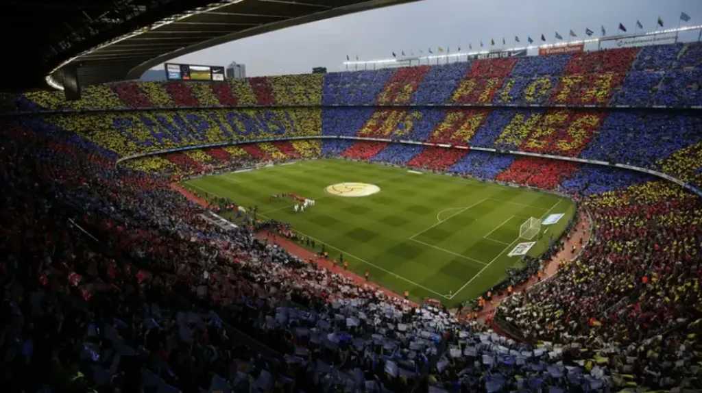 عاصفة قوية تضرب ملعب برشلونة قبل مواجهة أتلتيكو في كأس الملك