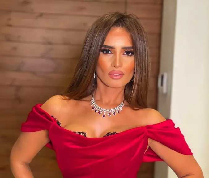 من نسل الرسول.. الفنانة زينة تكشف وثائق نسبها ونسب أبنائها للأشراف