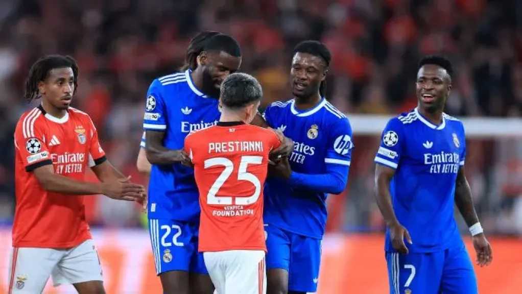 فينيسيوس جونيور يواجه اتهامات عنصرية في مواجهة ريال مدريد وبنفيكا