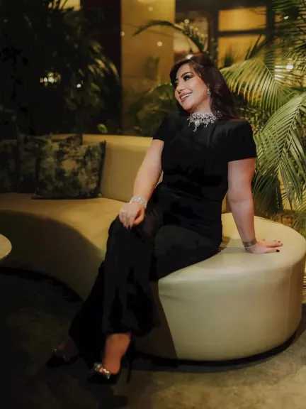 بجامبسوت أسود لافت.. بوسي تخطف الأنظار بإطلالة كاجوال أنيقة على إنستجرام