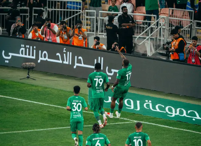 شاهد مجانًا.. القنوات الناقلة لمباراة الأهلي ضد النجمة في قمة الجولة بالدوري السعودي