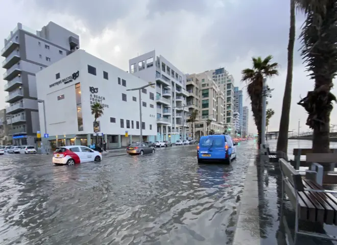 أصعب نوات 2026.. نوة الشمس الصغيرة تضرب الإسكندرية الآن