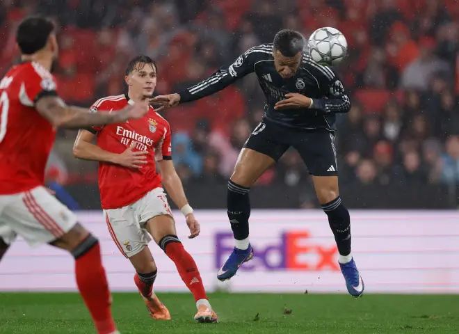 معشوق الجماهير.. معلق مباراة ريال مدريد ضد بنفيكا في إياب ملحق دوري أبطال أوروبا