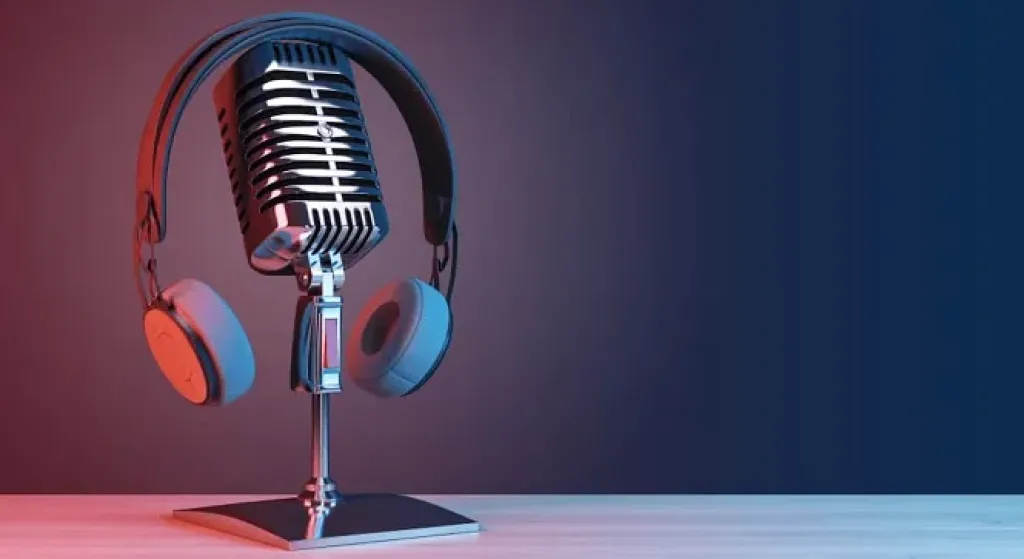 برامج البودكاست: رحلة صوتية في أعماق المعرفة والجريمة والبزنس
