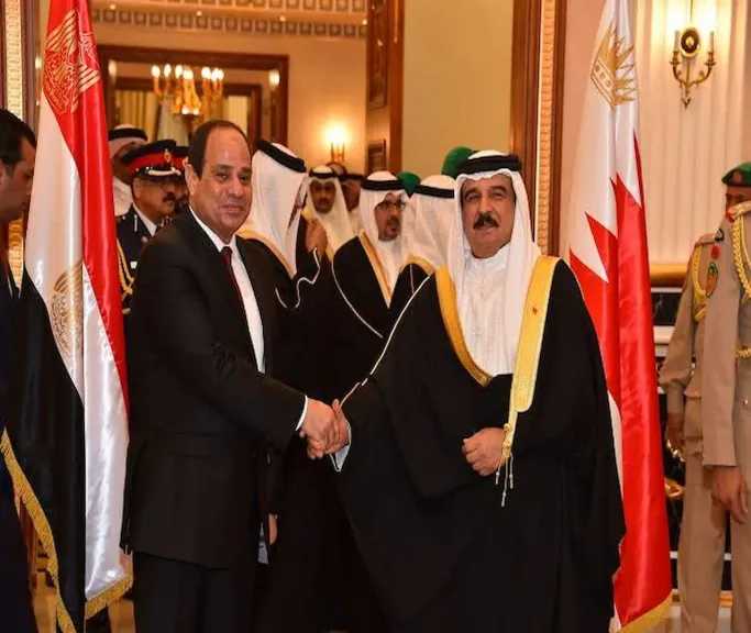 السيسي لملك البحرين: أمن المنامة خط أحمر ولن نقبل المساس به