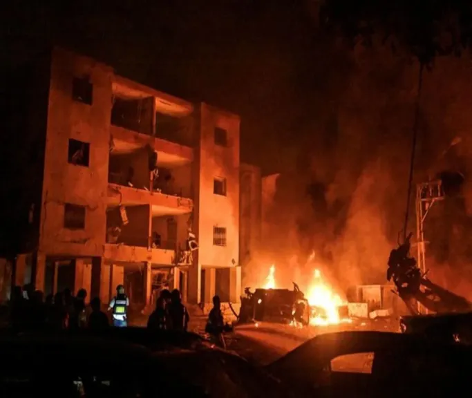 شاهد بالصور..  مشاهد مرعبة لحرائق في تل أبيب بعد وصول الصواريخ الإيرانية