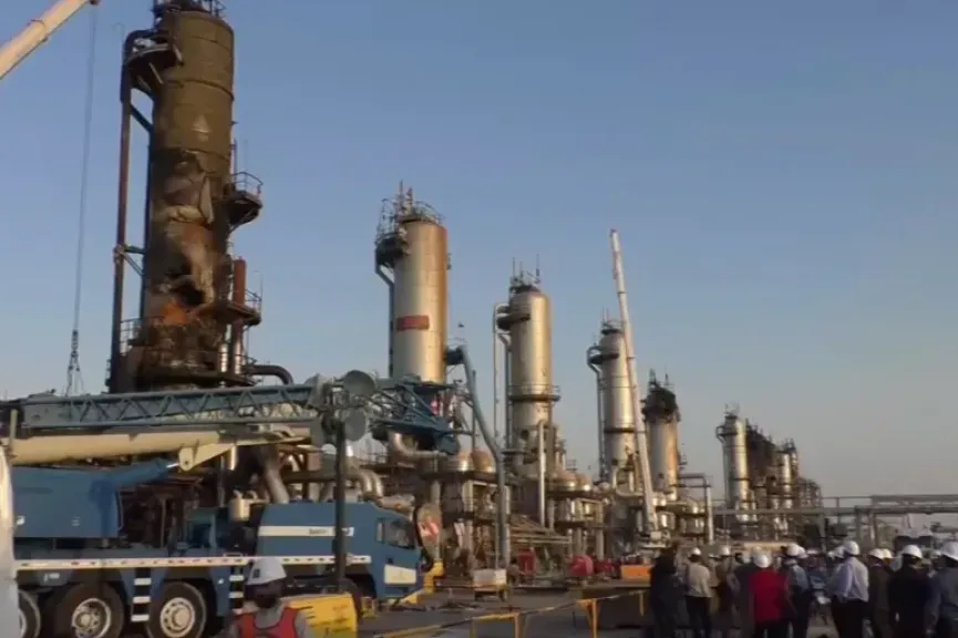 ضربة جديدة لأرامكو السعودية.. تفاصيل إغلاق رأس تنورة وتأثيره العالمي