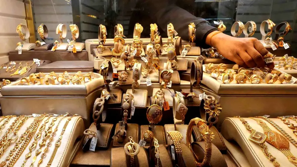 سجل قفزة جديدة في الصاغة.. سعر جرام الذهب عيار 21 اليوم الاثنين 2026