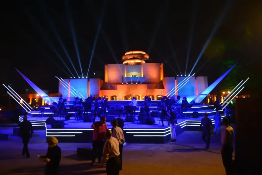 حفلات الأوبرا يوم الخميس