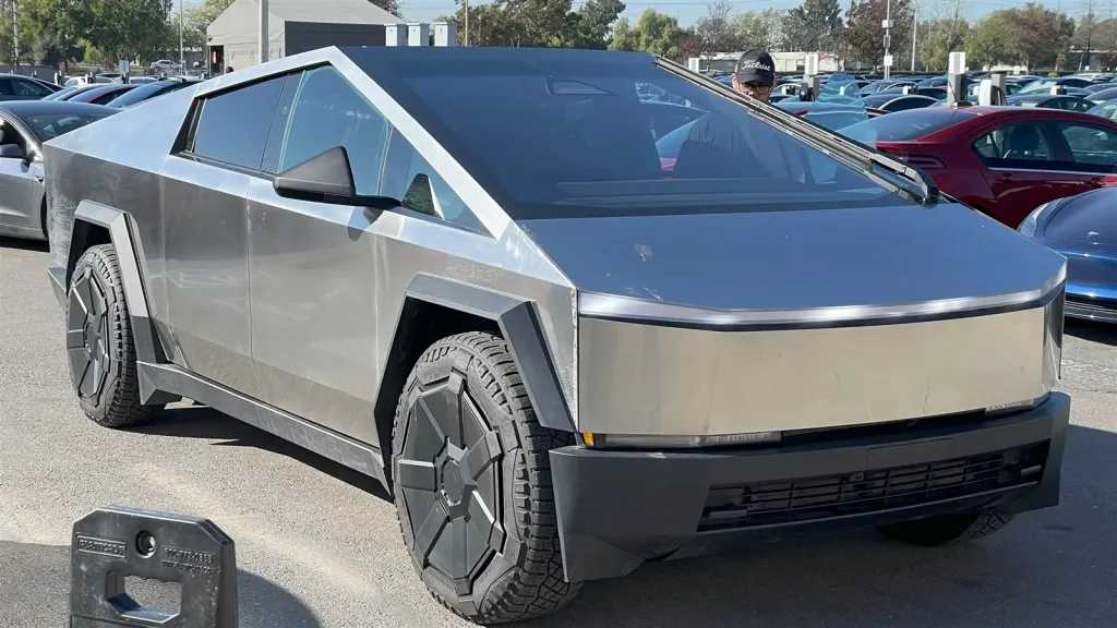 تسلا للبيع تفرض حضورها في السوق مع تنامي الإقبال على السيارات الكهربائية