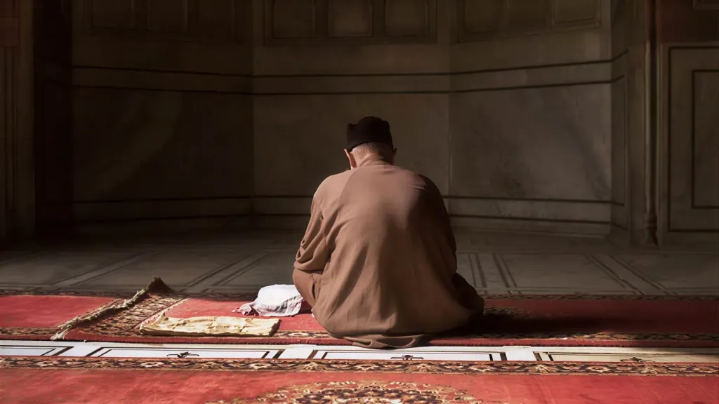 في العشر الأواخر من رمضان..كيف كان النبي يحييها بالاعتكاف؟ وصايا الرسول والصحابة