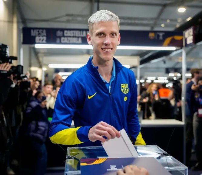 انتخابات برشلونة.. لاعبو البرسا يدعمون خوان لابورتا ضد فيكتور فونت