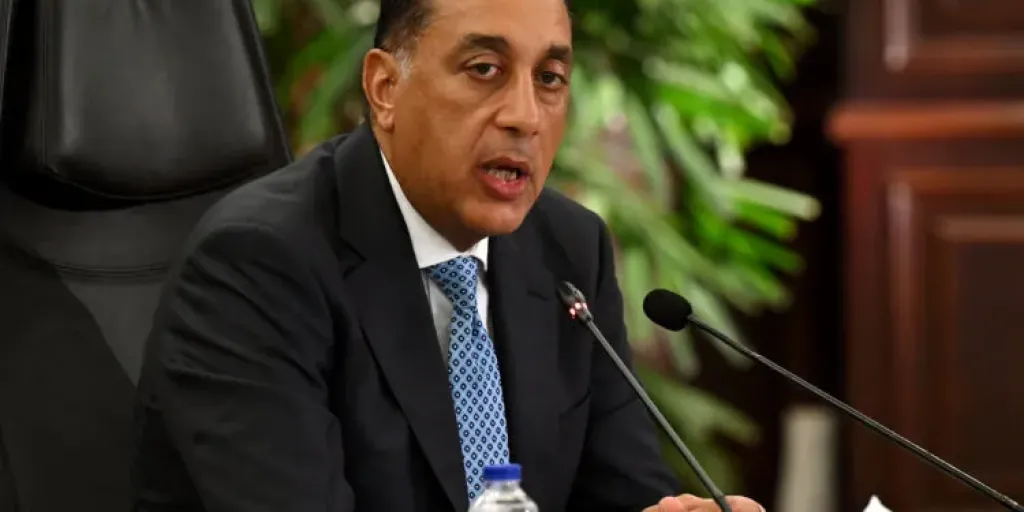 عاجل| الحكومة تعلن مواعيد جديدة لغلق المحلات والمطاعم ضمن خطة ترشيد الكهرباء