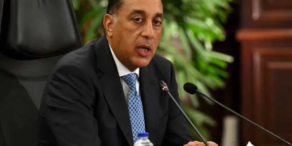 عاجل.. الحكومة تعلن مواعيد جديدة لغلق المحلات والمطاعم ضمن خطة ترشيد الكهرباء