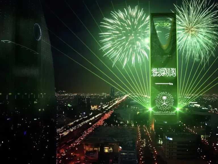 بعد تحري الهلال.. تعرف على موعد عيد الفطر 2026 وعدد أيام الإجازة في السعودية