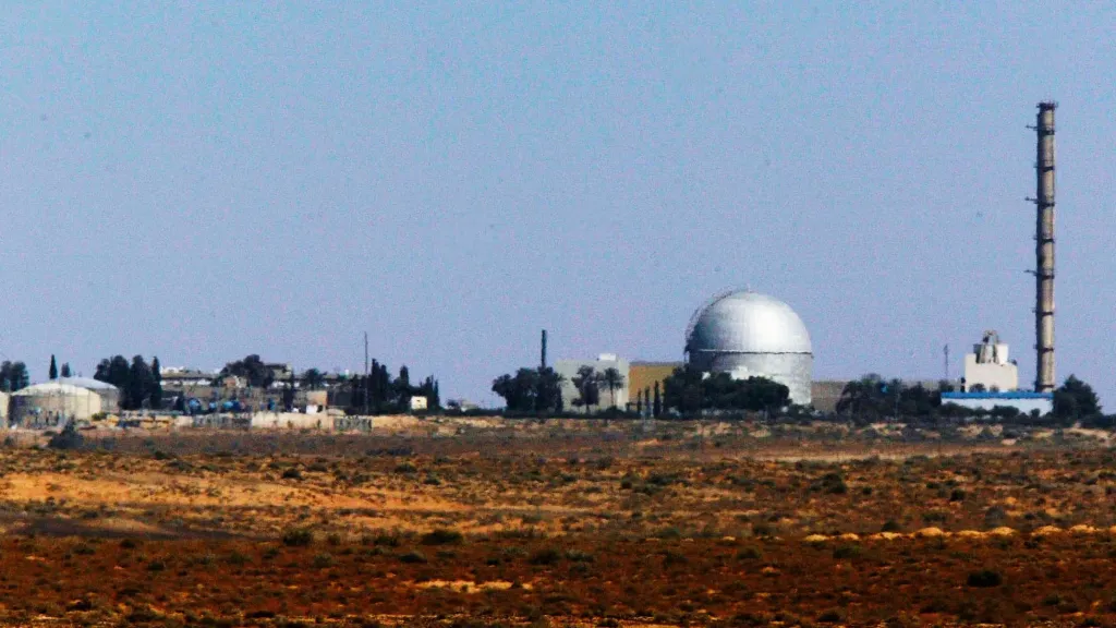 شاهد.. فيديو لحظة سقوط الصاروخ الإيراني على مفاعل ديمونا: عدد القتلى