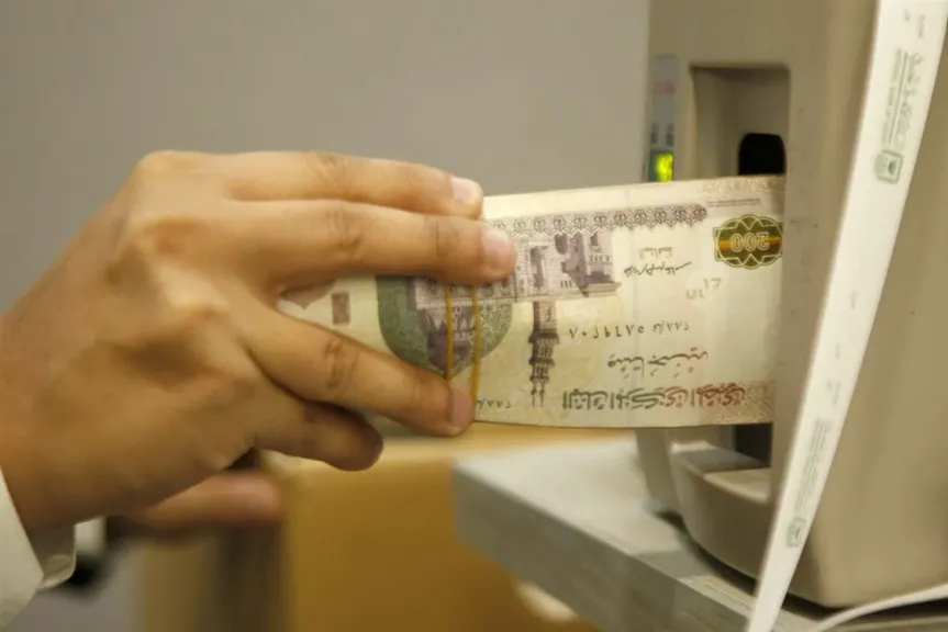 هل يتم صرف المتأخرات مع مرتب شهر أبريل.. مصادر توضح