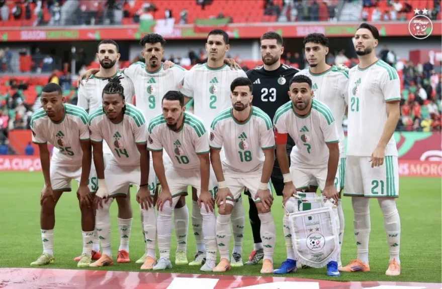 نجم منتخب الجزائر دفعت ثمن إختيار تمثيلي للاخضر.. ماذا حدث؟