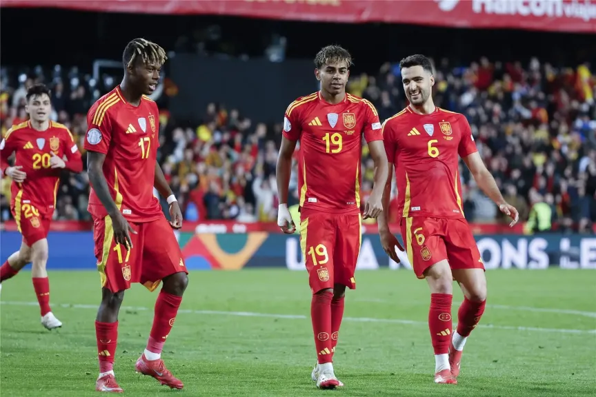 علي طريقة لامين يامال.. لاعب جديد يختار تمثيل إسبانيا ويرفض إختيار منتخب المغرب