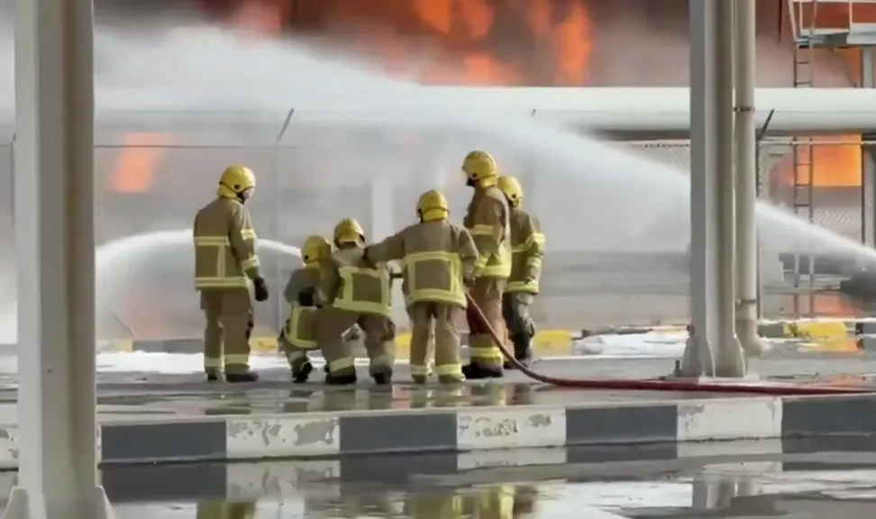 58 ساعة من المواجهة.. السيطرة على حريق خزانات وقود المطار الكويت