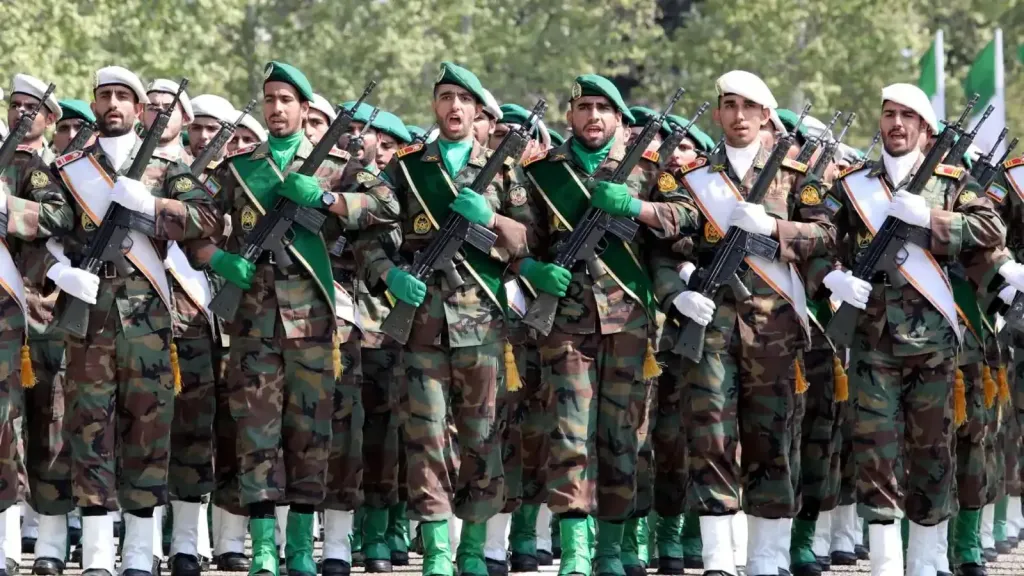 عاجل: مقتل قائد بحرية الحرس الثوري الإيراني وسط ضربات تستهدف إيران