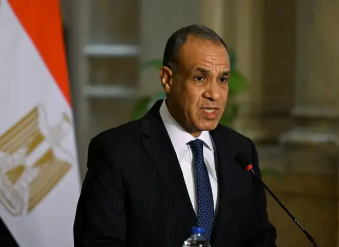 وزير الخارجية المصري في إتصال مع نظيره الفرنسي.. هل يتم وقف التصعيد ؟