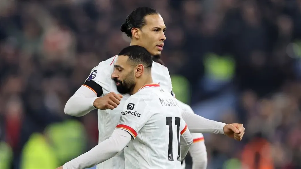 صفقة مدوية.. نادي مفاجئ يفاوض محمد صلاح وفيرجيل فان دايك لضم الثنائي الموسم المقبل