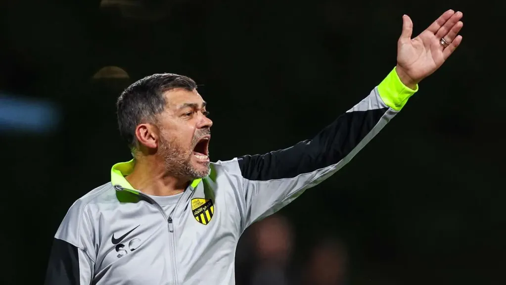 زلزال في الاتحاد.. قرار مفاجئ من كونسيساو بحرمان نجم العميد من المشاركة مع الفريق لنهاية الموسم!