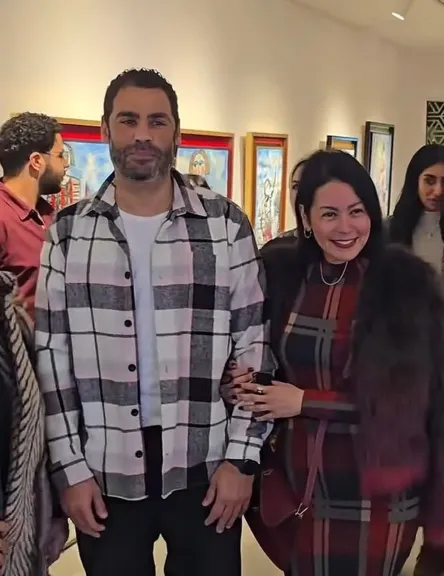 هل عاد الخلاف؟ ظهور لقاء الخميسي وزوجها يثير علامات الاستفهام