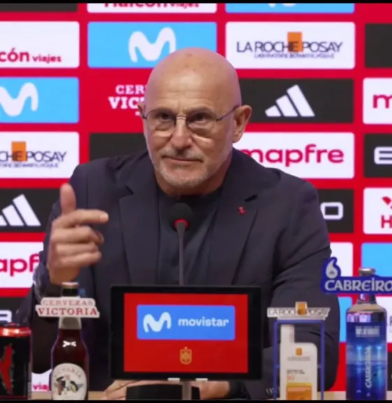 دي لا فوينتي يشيد بمصطفي شوبير ويعلق علي العنصرية ضد لاعبي منتخب مصر من جماهير إسبانيا