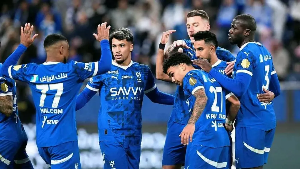 بديلًا لـ محمد صلاح.. ليفربول يقتحم سباق التعاقد مع محترف الهلال السعودي