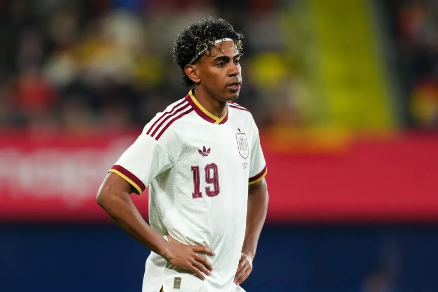 لاعب ليفربول يصدم لامين يامال بتصريحاته: اعتزل دوليًا بعد ما حدث!