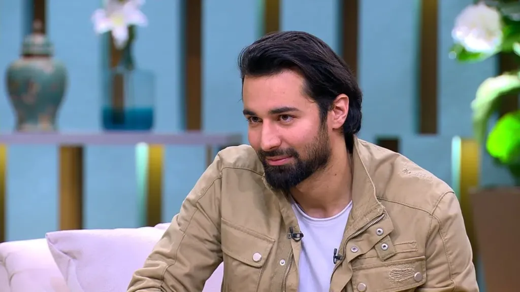 بعد شائعات زواجه.. الفنان المصري أحمد حاتم يشارك جمهوره صورة مُصممة بالذكاء الاصطناعي