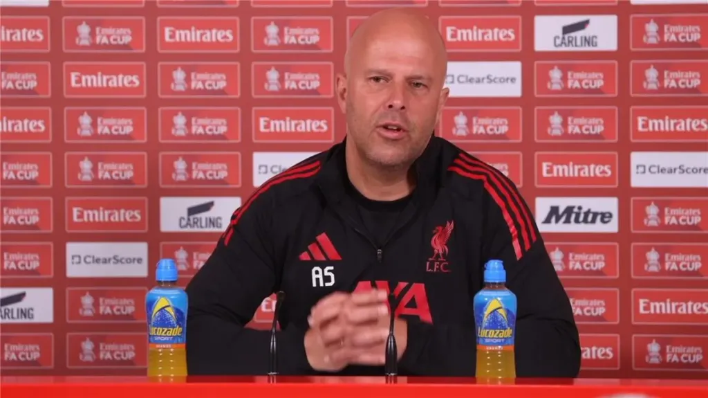 لا بديل لمحمد صلاح..شاهد تصريحات آرني سلوت الجديدة ومن هم ثلاثي ليفربول الجديد؟