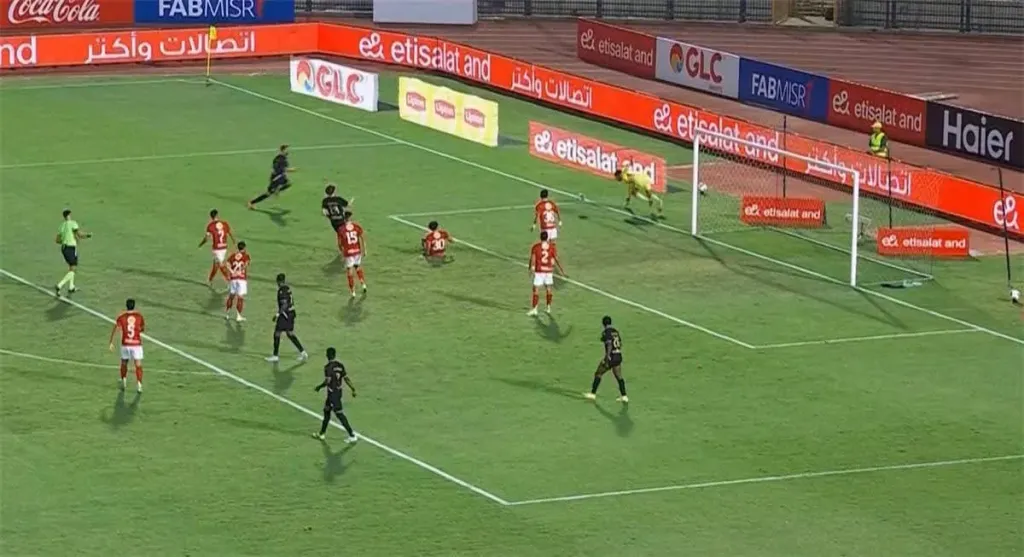 خطأ فادح من مصطفى شوبير.. شاهد هدف فخري لاكاي أمام الأهلي في قمة الدوري المصري