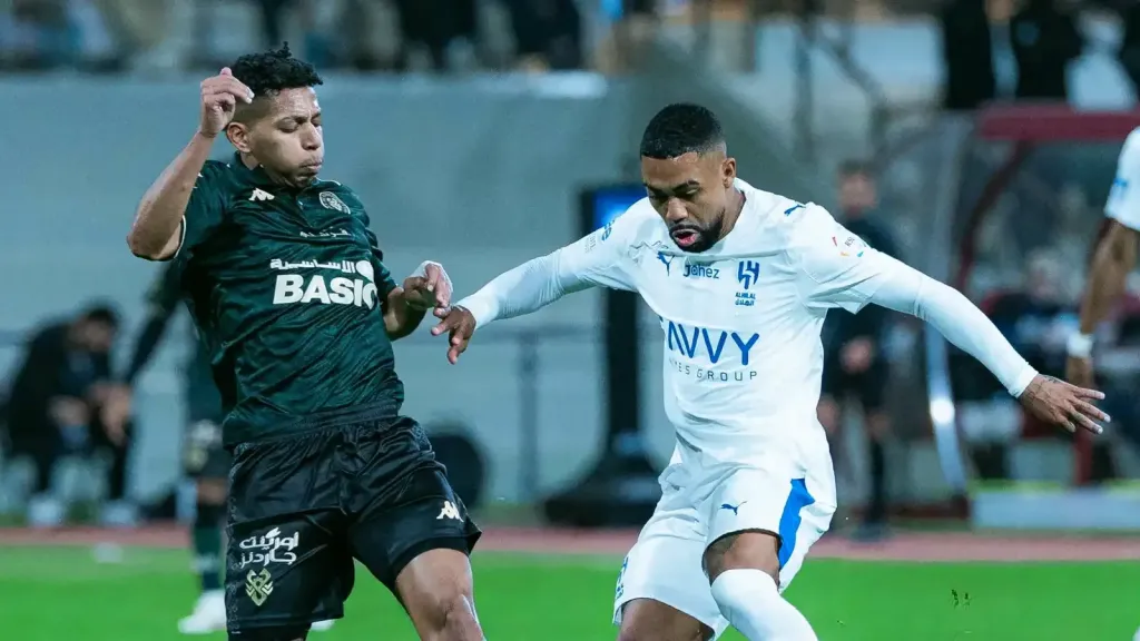 لا تفوتك.. موعد مباراة الهلال ضد الخلود في الدوري السعودي والقنوات الناقلة مجانًا