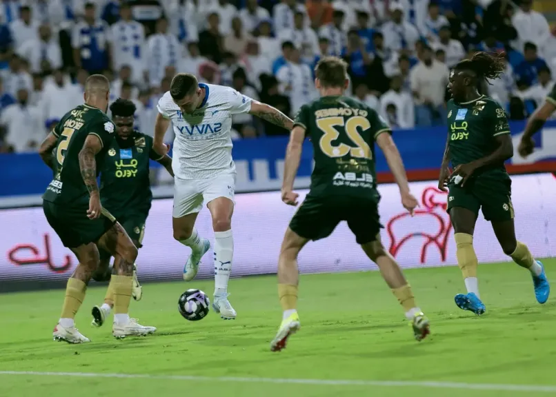 شاهد مجانًا.. القنوات الناقلة لمباراة الهلال ضد الخلود في الدوري السعودي