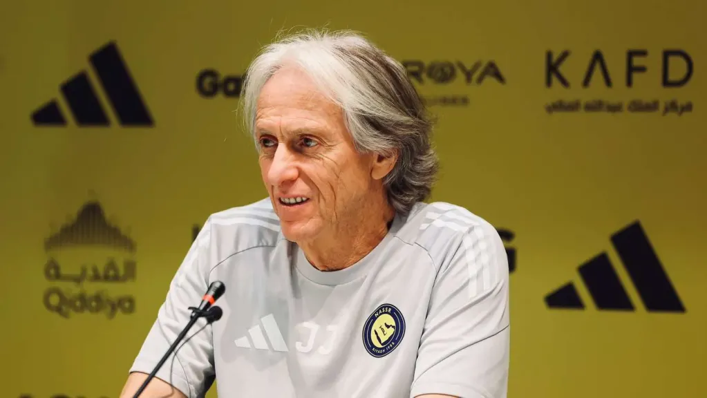 جيسوس يتخد قرار ناري باستبعاد نجم الفريق ضد الأخدود في الدوري السعودي