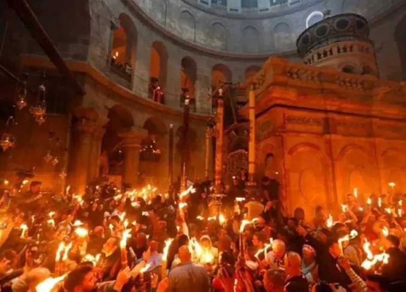 سبت النور 2026.. كنيسة القيامة تستقبل سبت النور وسط إجراءات مشددة وطقوس دينية مهيبة