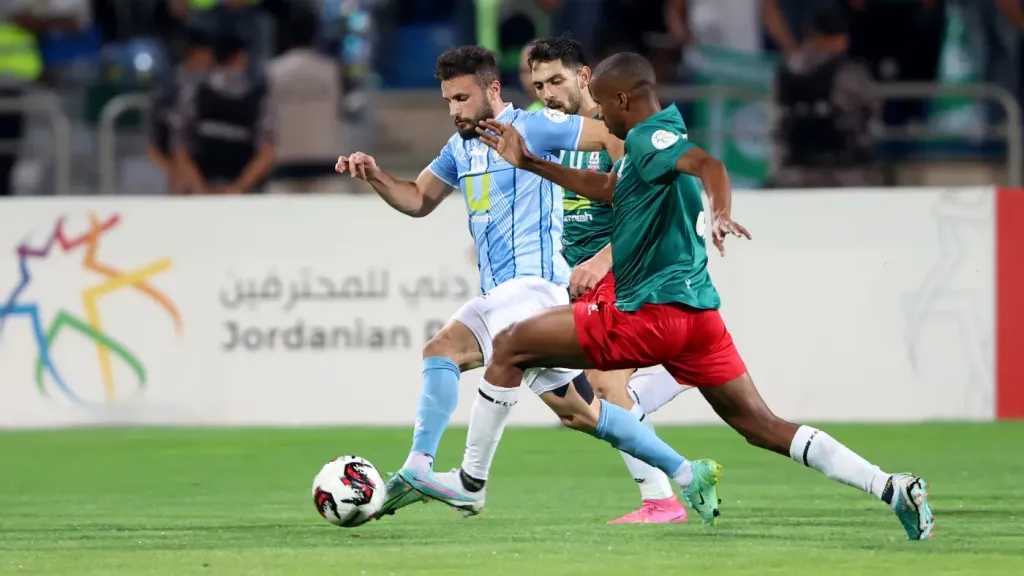 شاهد مجانًا الآن.. القنوات الناقلة لمباراة الوحدات ضد الفيصلي في ديربي الدوري الأردني