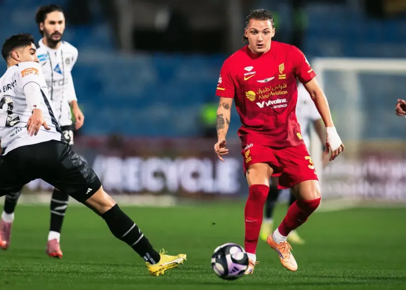 شاهد مجانًا.. القنوات الناقلة لمباراة القادسية ضد الشباب في قمة الدوري السعودي