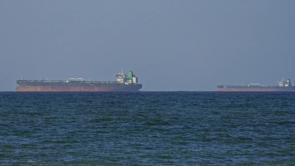 إعلان إيران حول فتح مضيق باب هرمز بالكامل.. ورد الرئيس الأمريكي حول قرار الفتح الكامل للمضيق