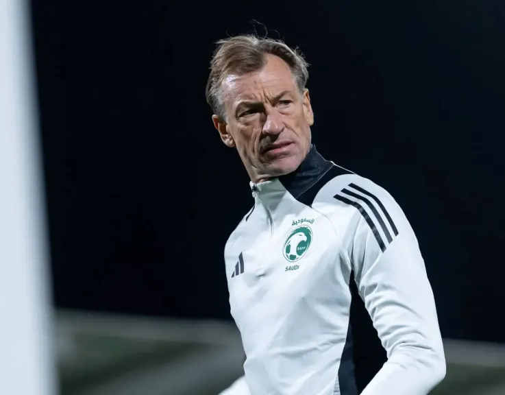 إقالة المدرب الفرنسي هيرفي رينارد من قيادة المنتخب السعودي في بطولة كأس العالم.. شاهد رد الفرنسي على قرار إقالته