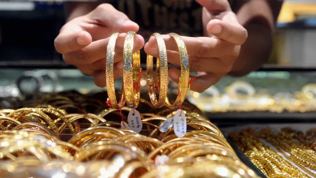 سعر الذهب اليوم 19 أبريل 2026 في مصر.. تراجع جديد بعد موجة صعود قوية