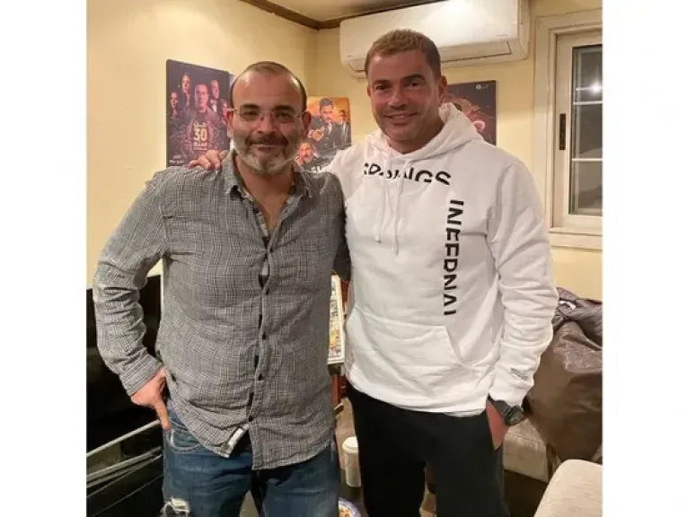 صحابي عارفين انه صديقي فبيطلبوا منى تذاكر لحفلاته.. أيمن بهجت قمر يثير الجدل بتصريحاته عن عمرو دياب