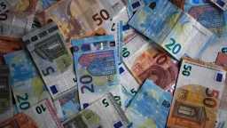 تحركات جديدة للأخضر.. سعر اليورو...