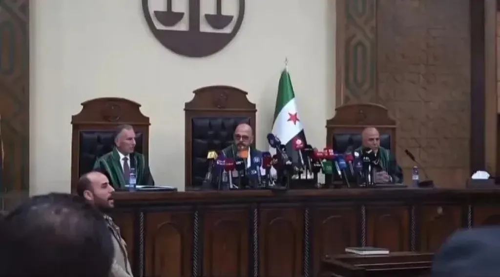 مشهد غير مسبوق.. بدء محاكمة بشار الأسد رسميًا وتداول فيديو من الجلسة