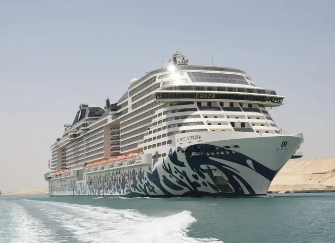 قناة السويس تستقبل العملاقة السياحية ”MSC EURIBIA” في أول ظهور لها بالمجرى الملاحي