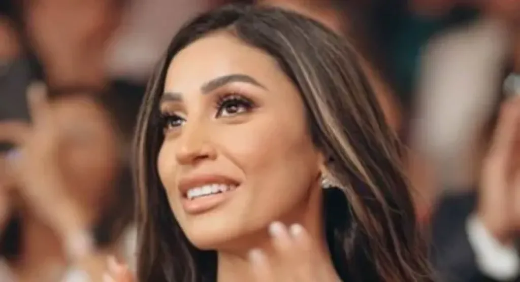 “دقة ناقصة” تشعل السوشيال ميديا.. دينا الشربيني تعود للغناء في تعاون جديد مع أبو