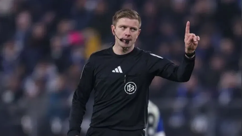 صافرة ألمانية لقمة الدوري المصري.. من هو حكم مباراة الأهلي ضد الزمالك؟